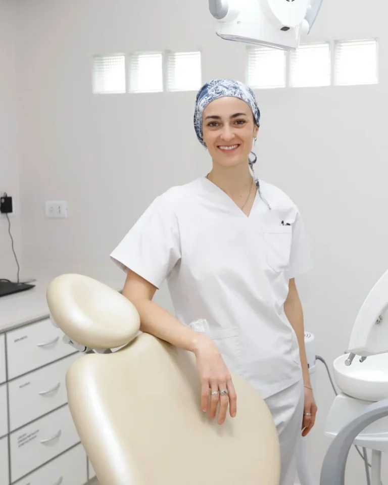 Dra. Melanie Narmontas, Especialista en Endodoncia en AMO Centro Odontológico